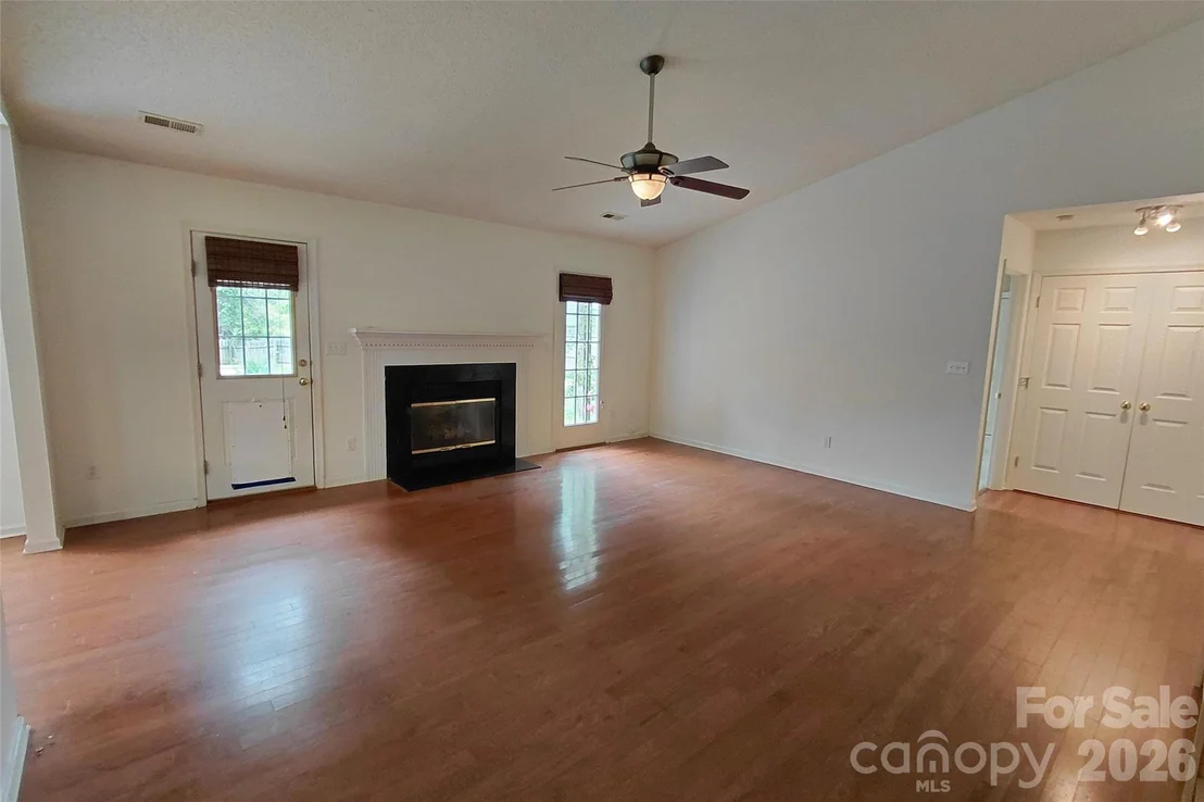 Photo of 1016 Thorncrest Drive