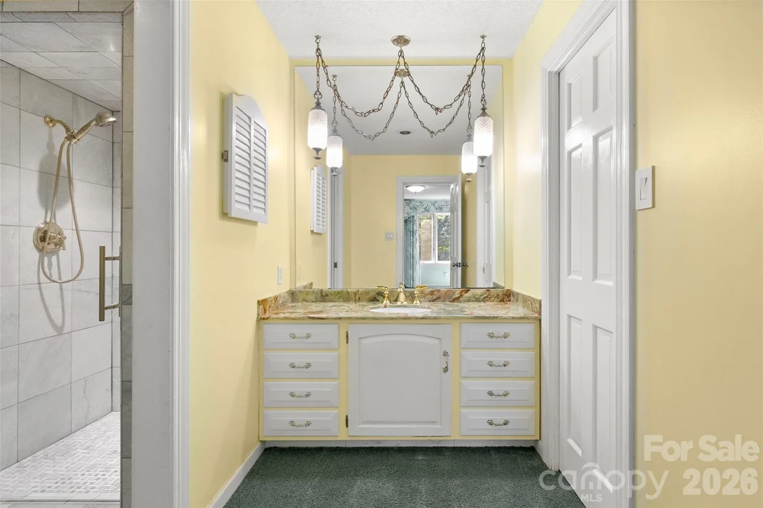 Photo of 600 Fairway Drive