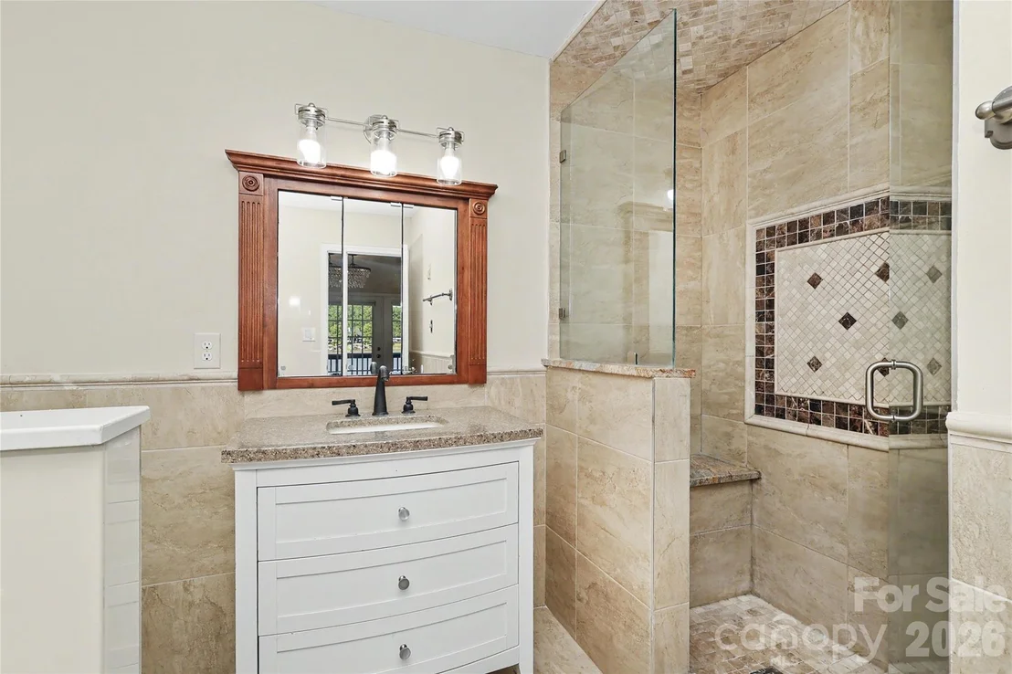 Photo of 3121 Lakeside Circle