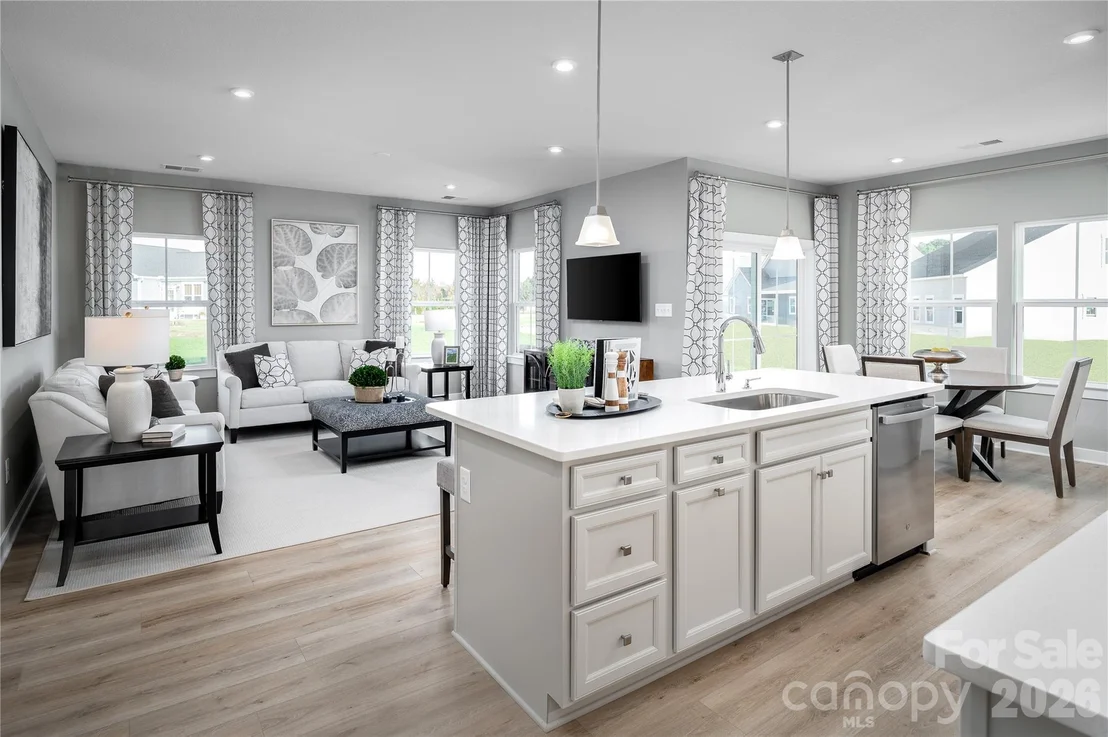 Photo of 925 Heathway Drive