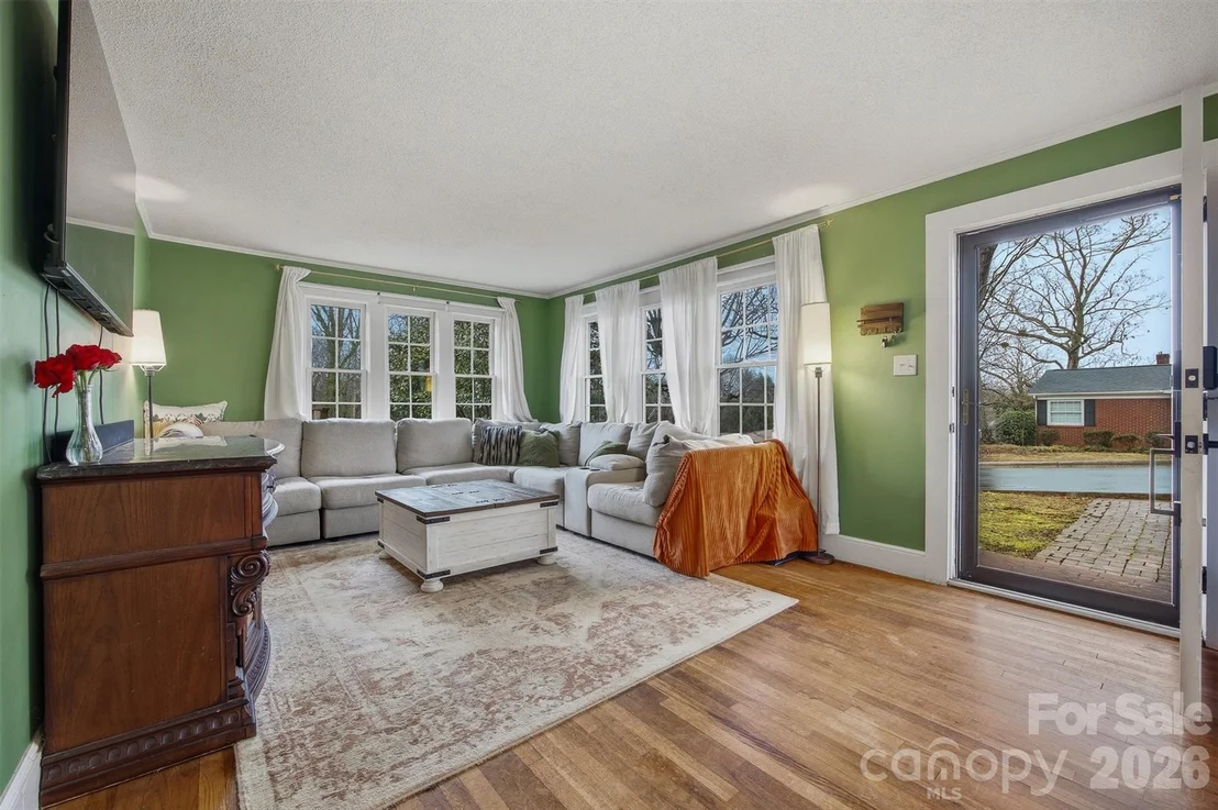 Photo of 44 Forest Avenue