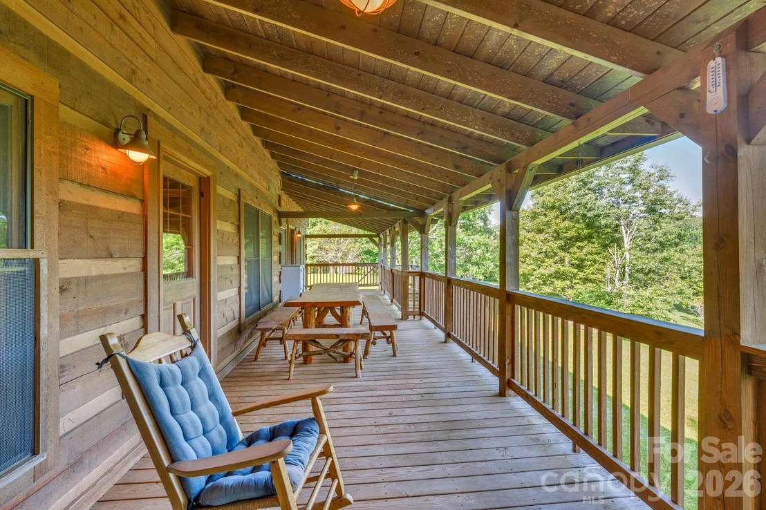 Photo of 525 Schoolhouse Ridge
