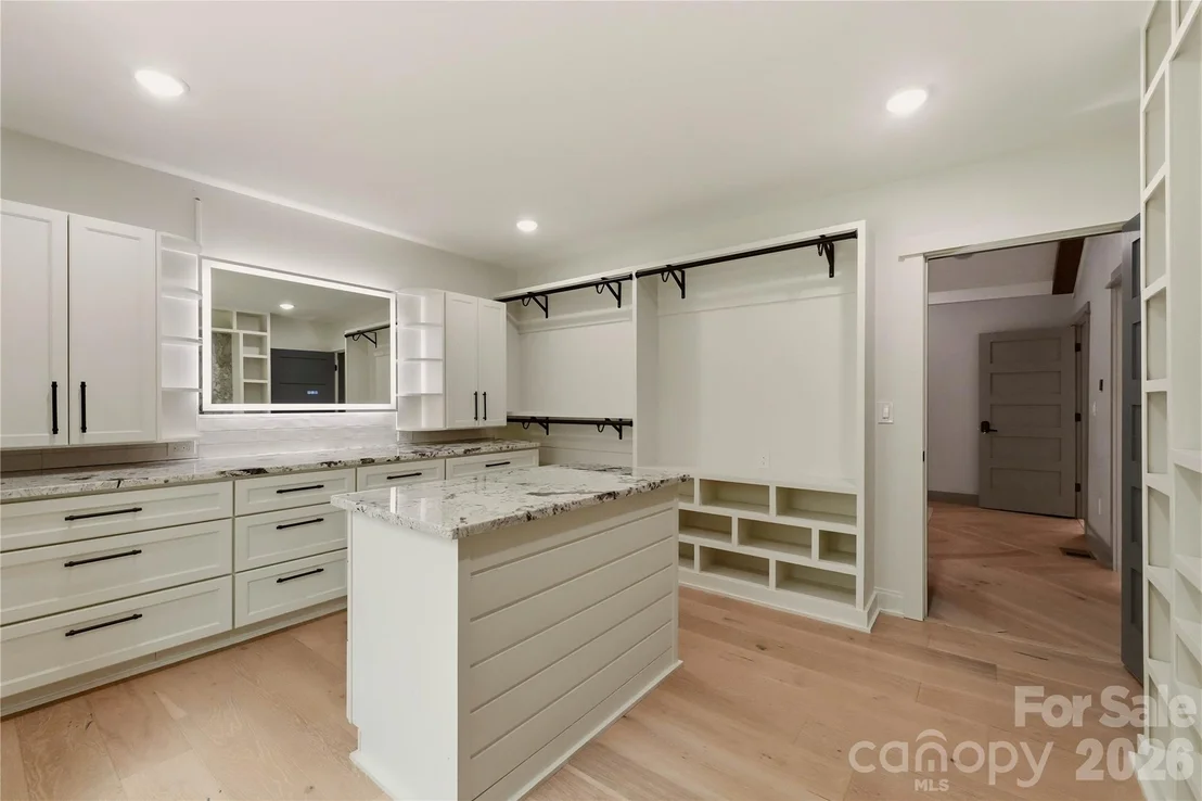 Photo of 2919 Colony Road