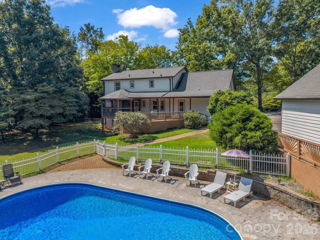 Photo of 215 Hillcrest Drive