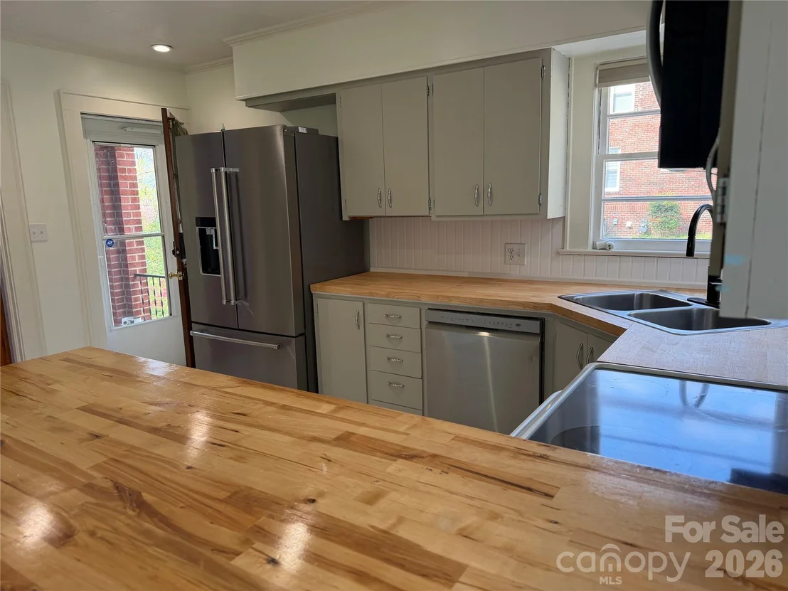 Photo of 1631 Maple Avenue