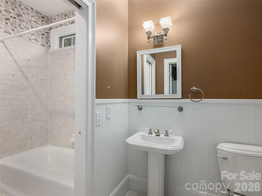 Photo of 620 N Highland Road