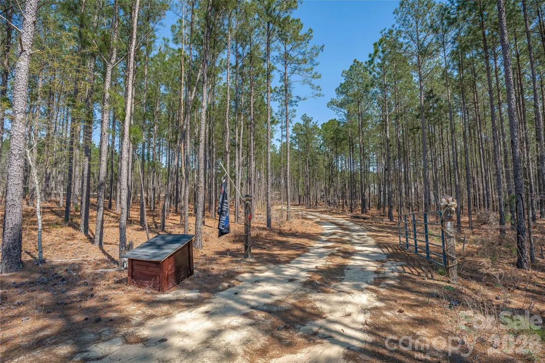 Photo of 2138 Lockhart Road