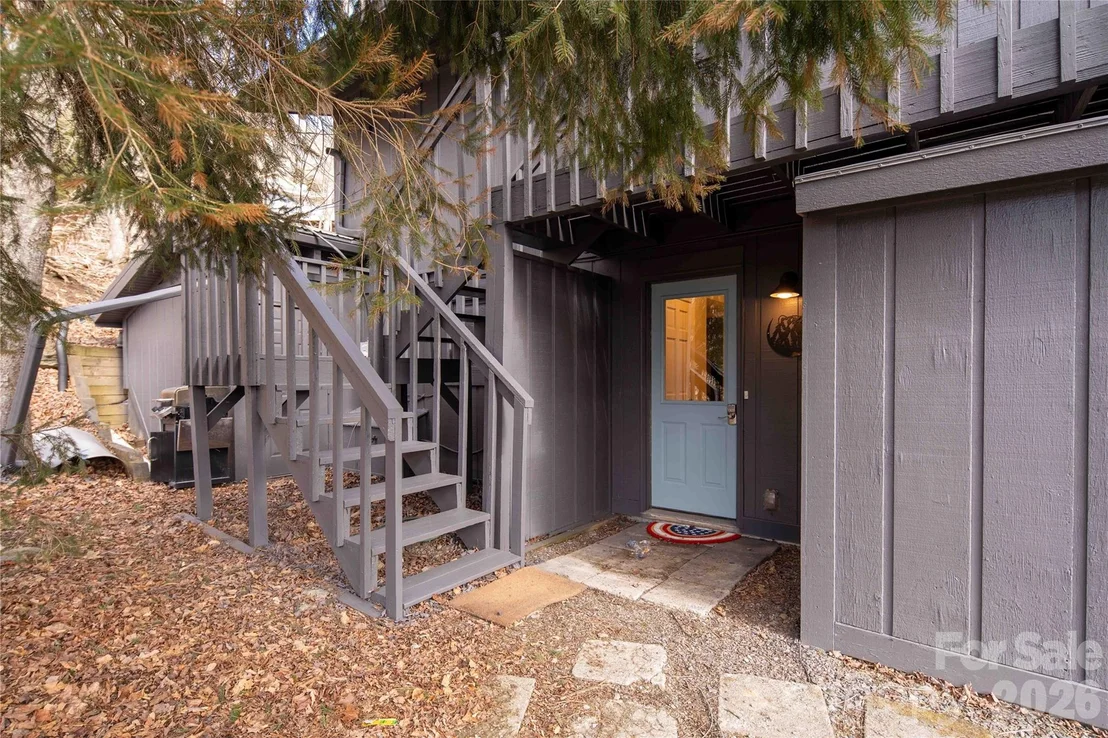 Photo of 1628 Skyland Drive