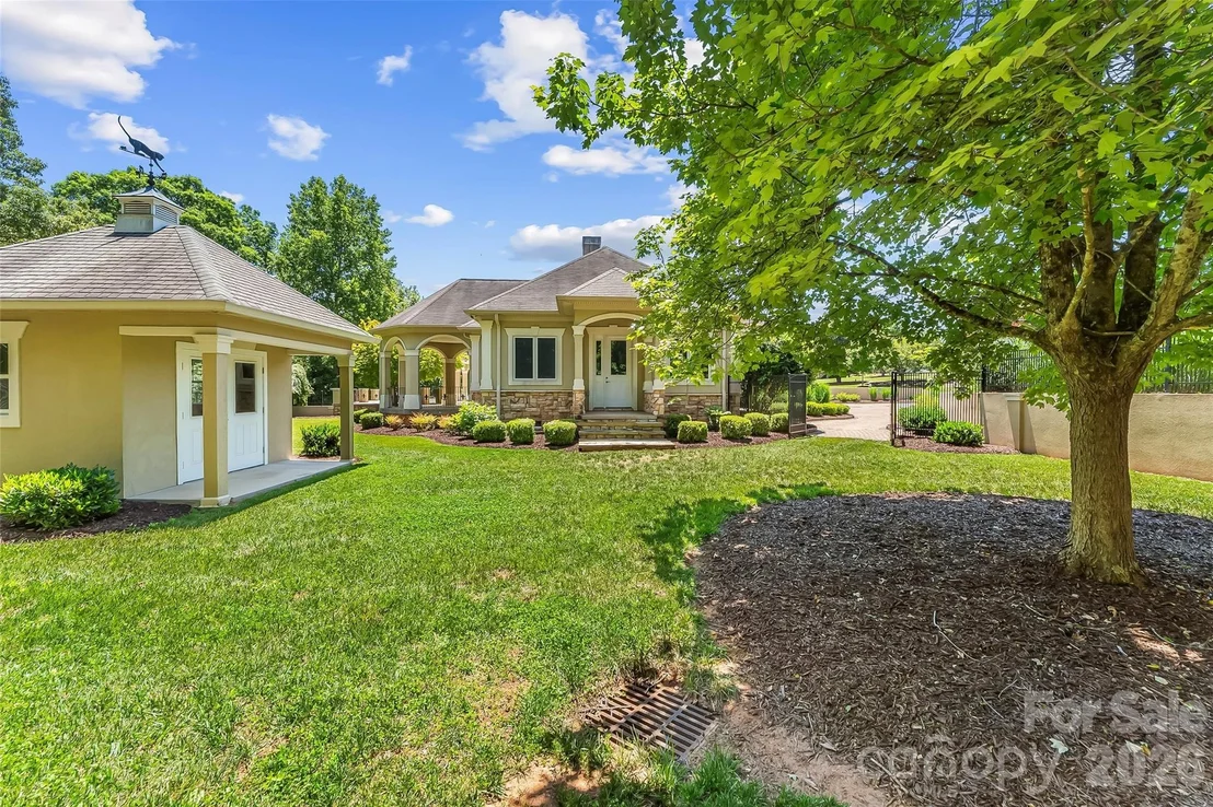Photo of 1090 Pearidge Road