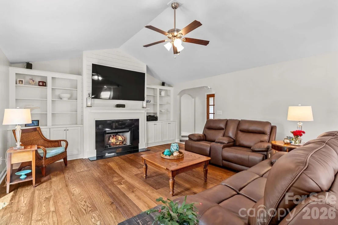 Photo of 596 Maple Ridge Circle