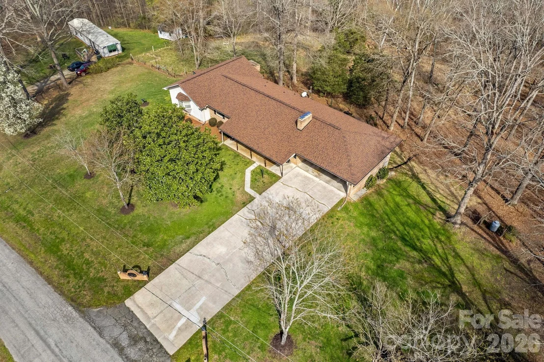 Photo of 5075 Lakeview Drive