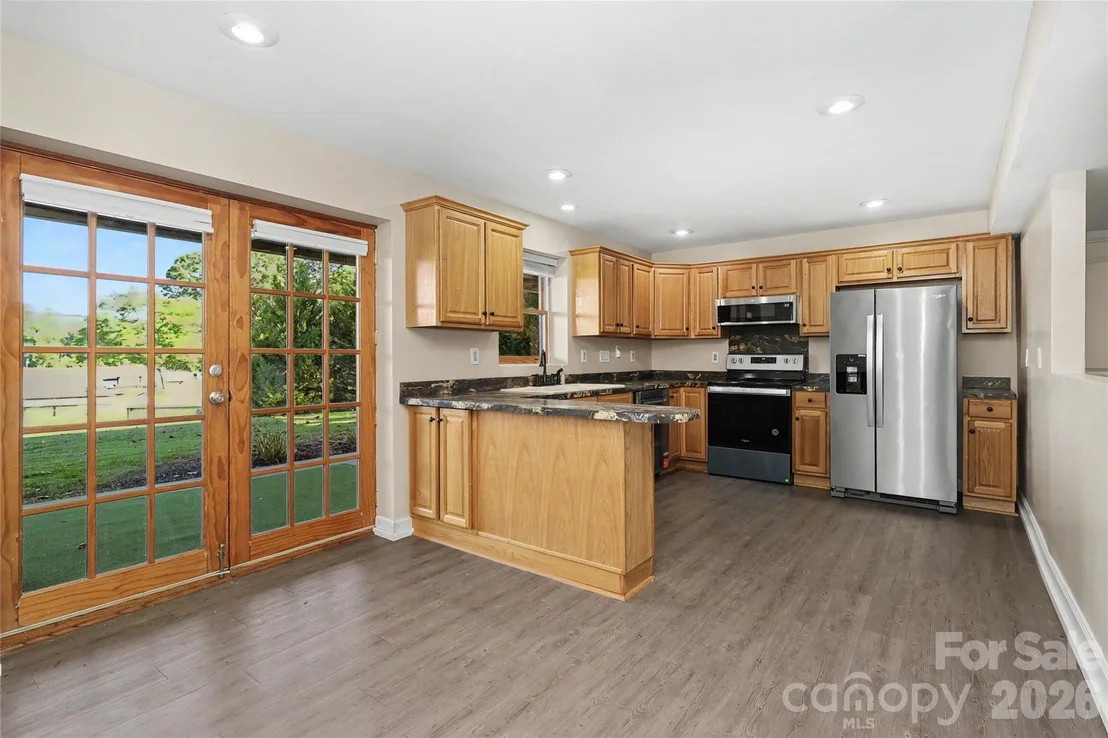 Photo of 3121 Lakeside Circle