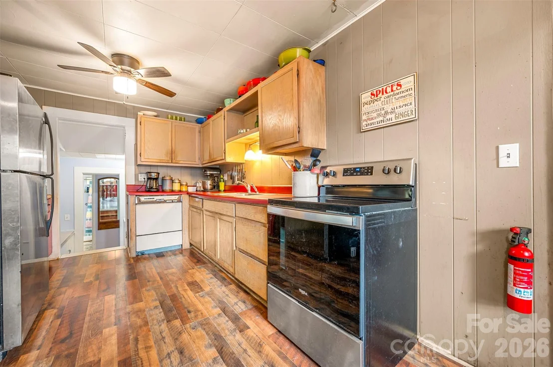Photo of 936 Golden Road
