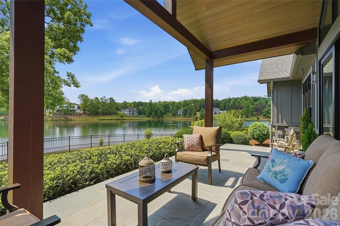 Photo of 984 Mapleton Lane