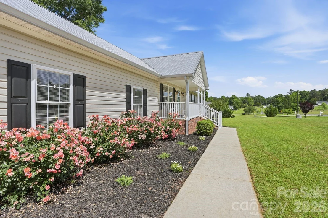 Photo of 142 Sam Bailes Boulevard