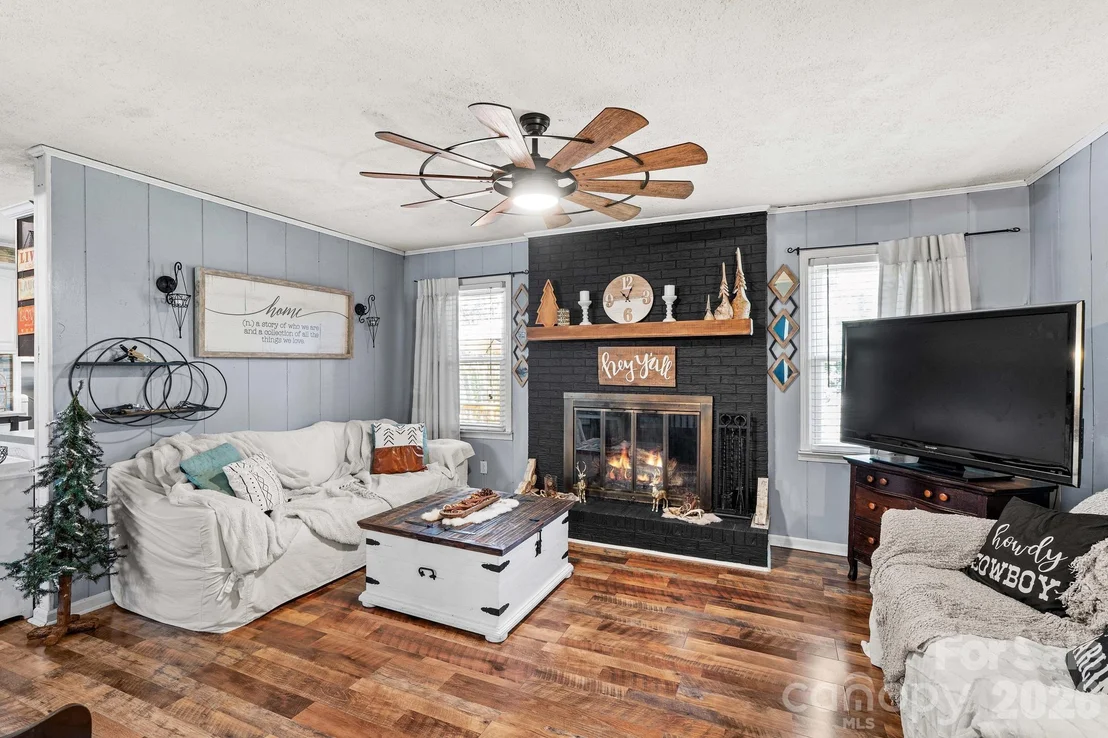 Photo of 230 E Old Farm Road