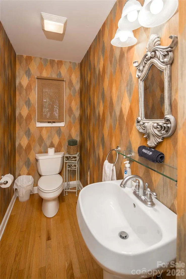 Photo of 1628 Skyland Drive