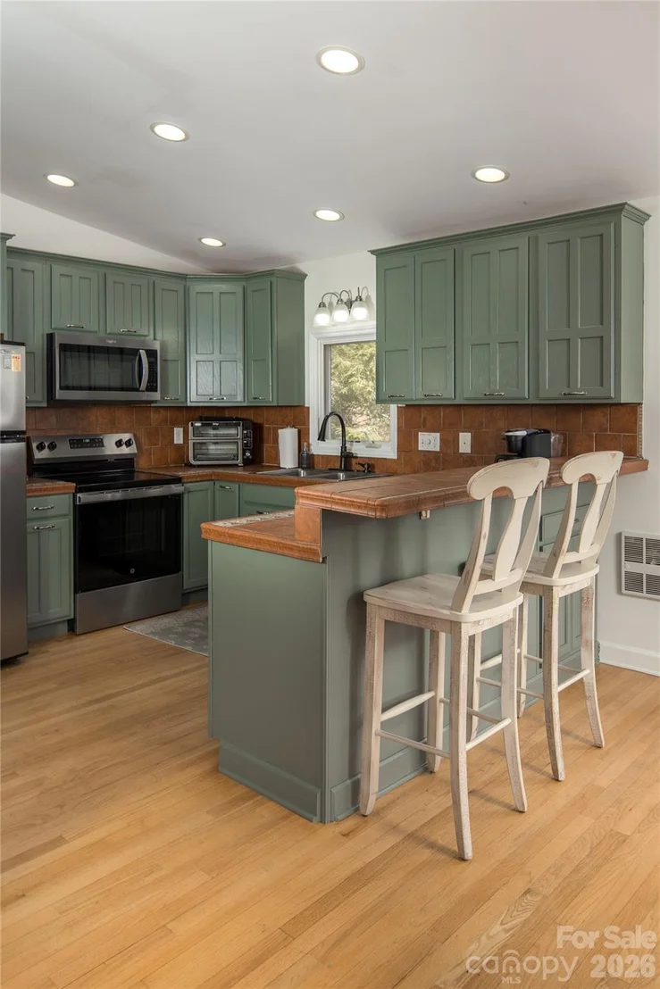 Photo of 1628 Skyland Drive