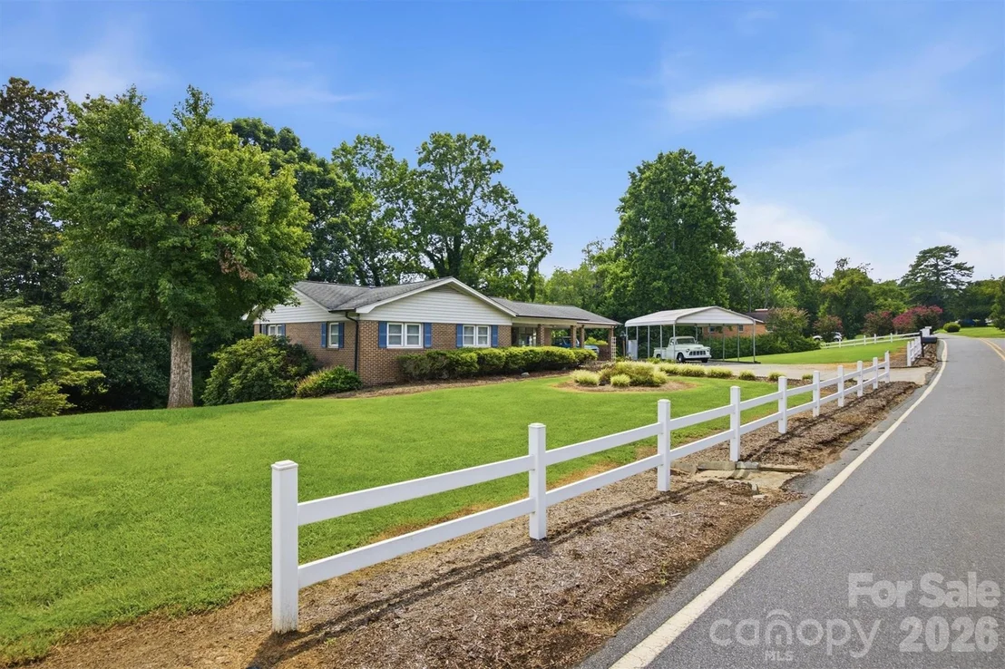 Photo of 2711 Fairway Acres Circle
