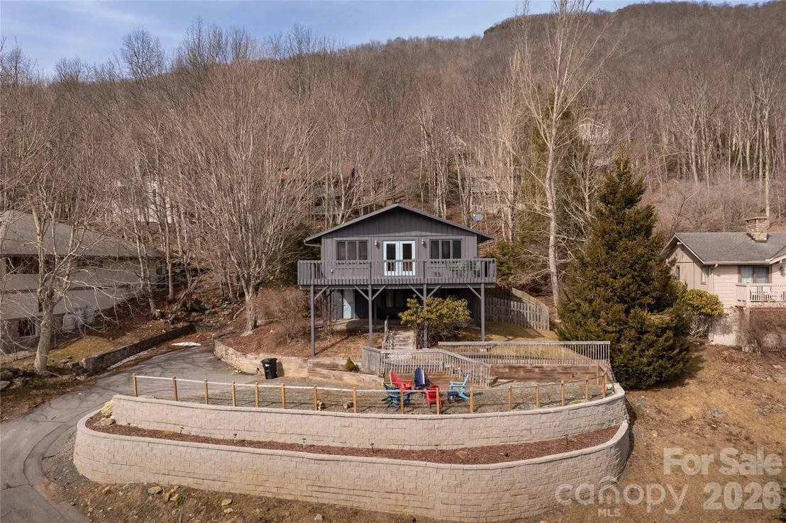 Photo of 1628 Skyland Drive