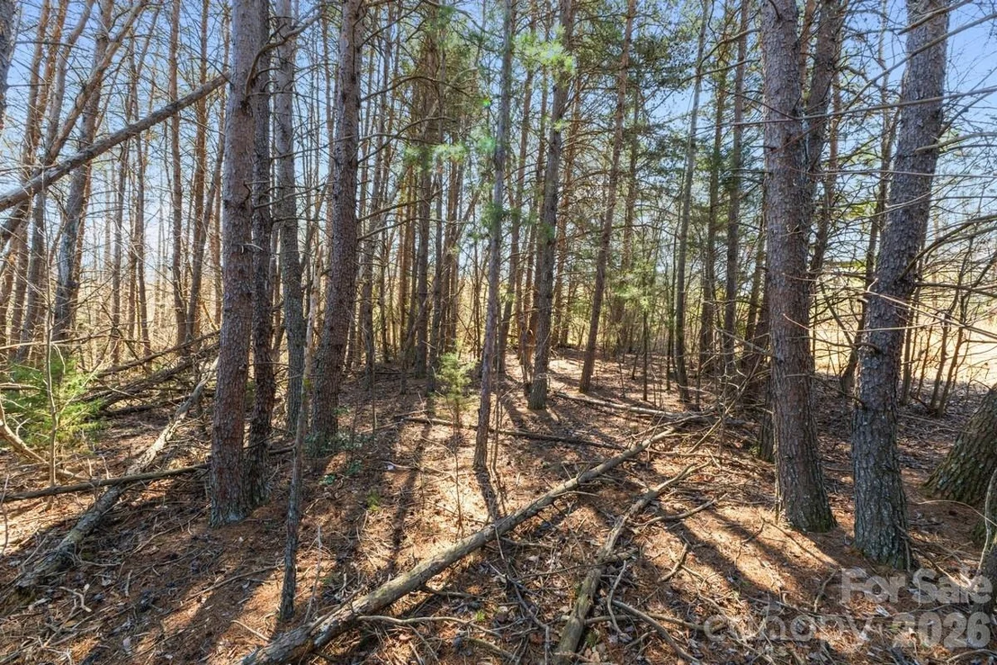Photo of 879 E Memorial Highway