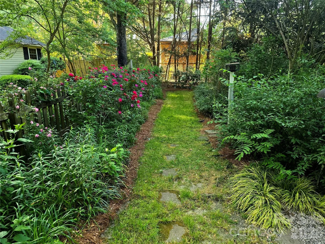 Photo of 10112 Idlewild Road