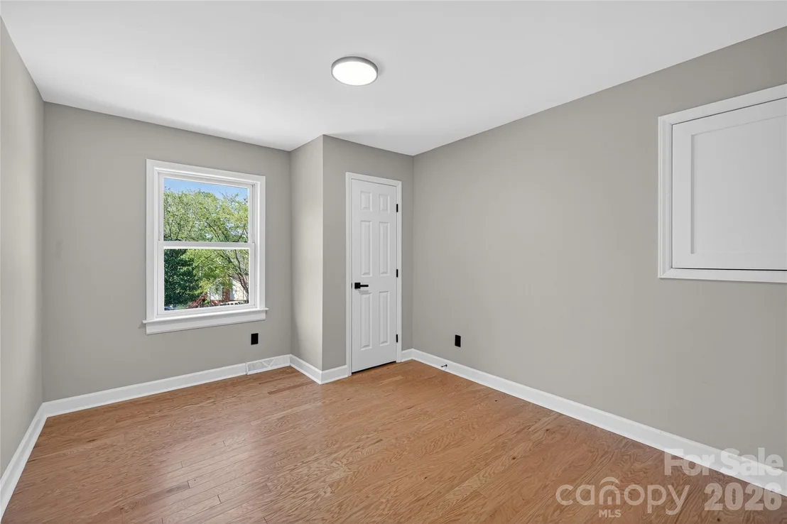 Photo of 300 Dollar Circle