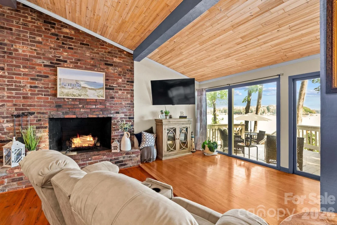 Photo of 395 Rendleman Drive