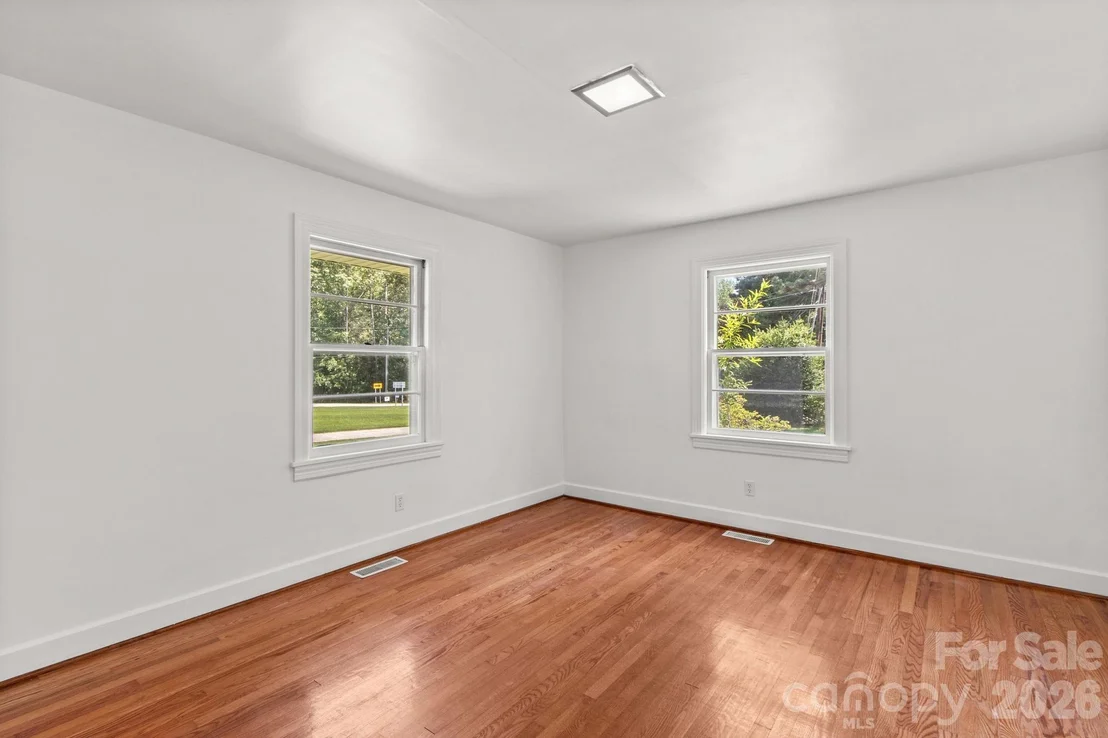 Photo of 875 Bonanza Drive