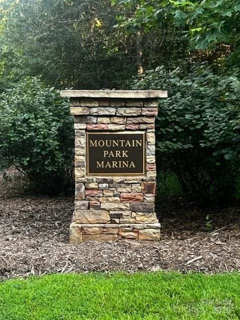 Photo of 30 Mountain Parkway