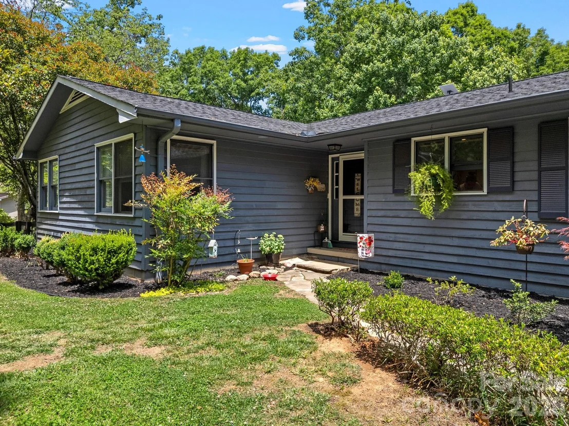 Photo of 707 Dogwood Trail