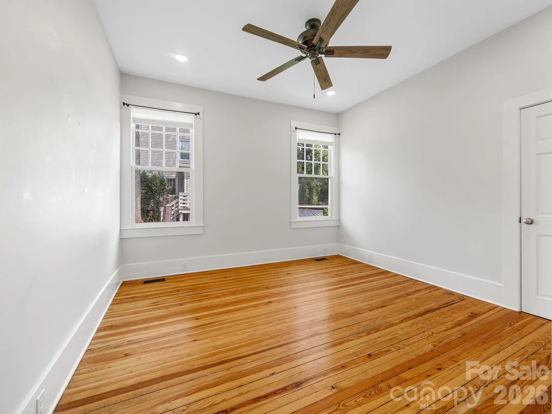 Photo of 143 Broadway Avenue