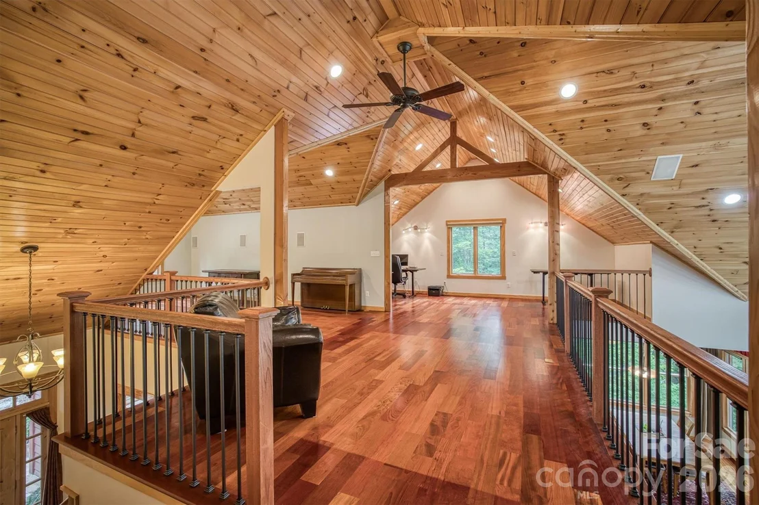 Photo of 5162 Beech Bluff Drive