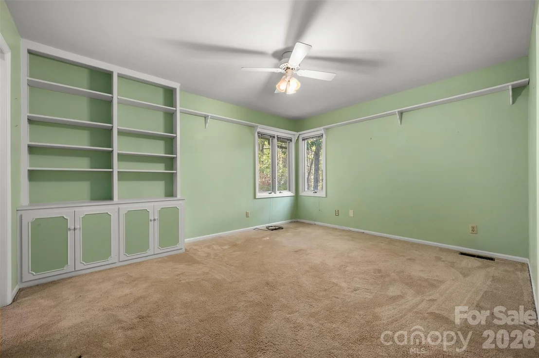 Photo of 176 Fox Run Lane