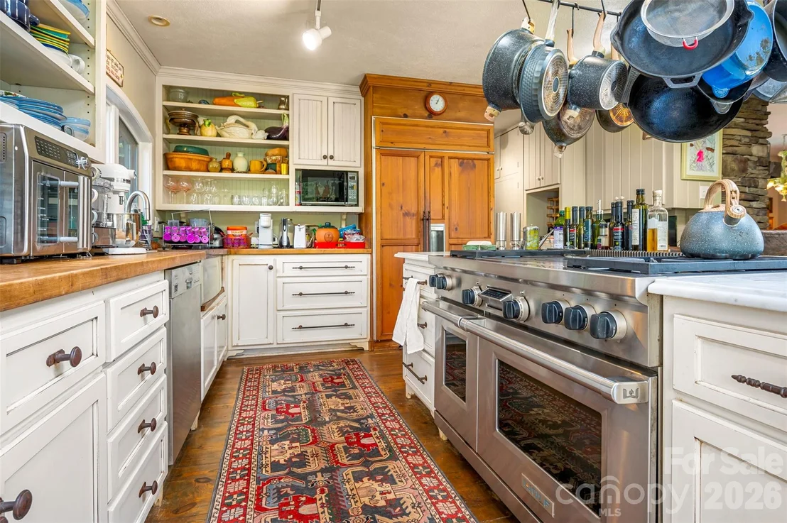 Photo of 936 Golden Road