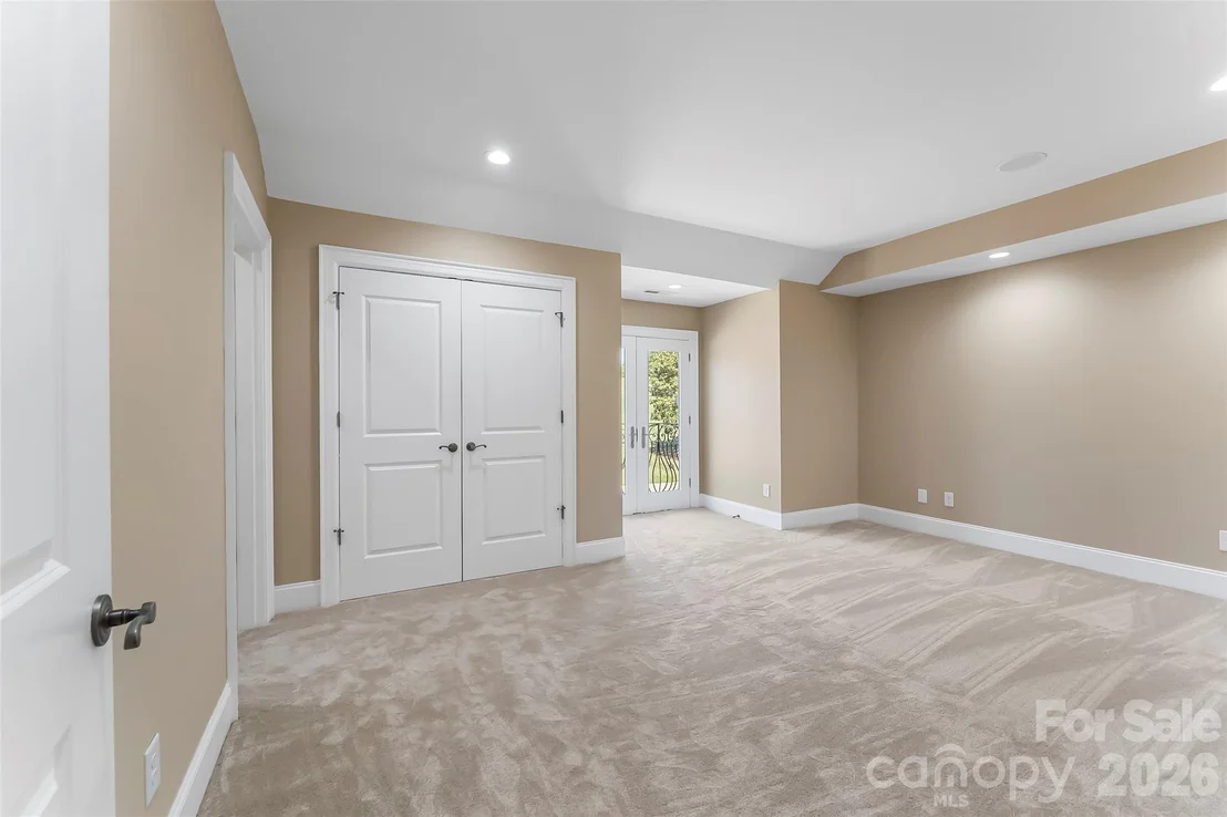 Photo of 1090 Pearidge Road