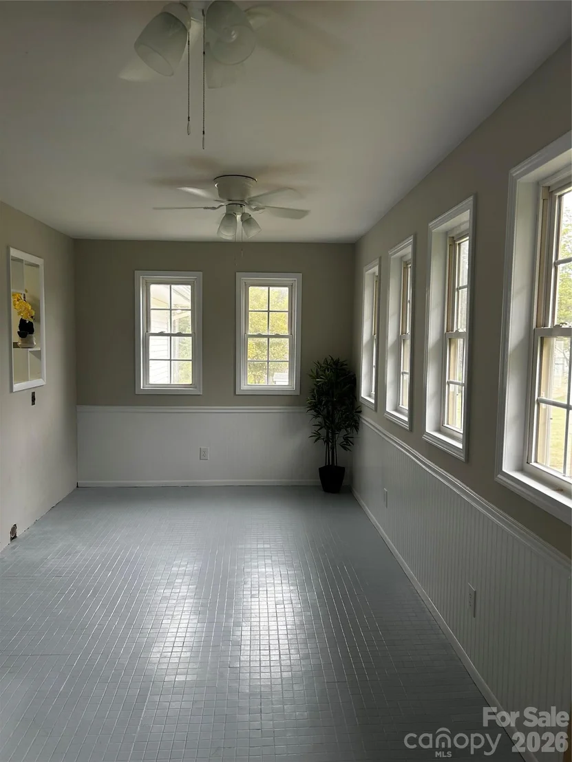 Photo of 581 Sutton Spring Road