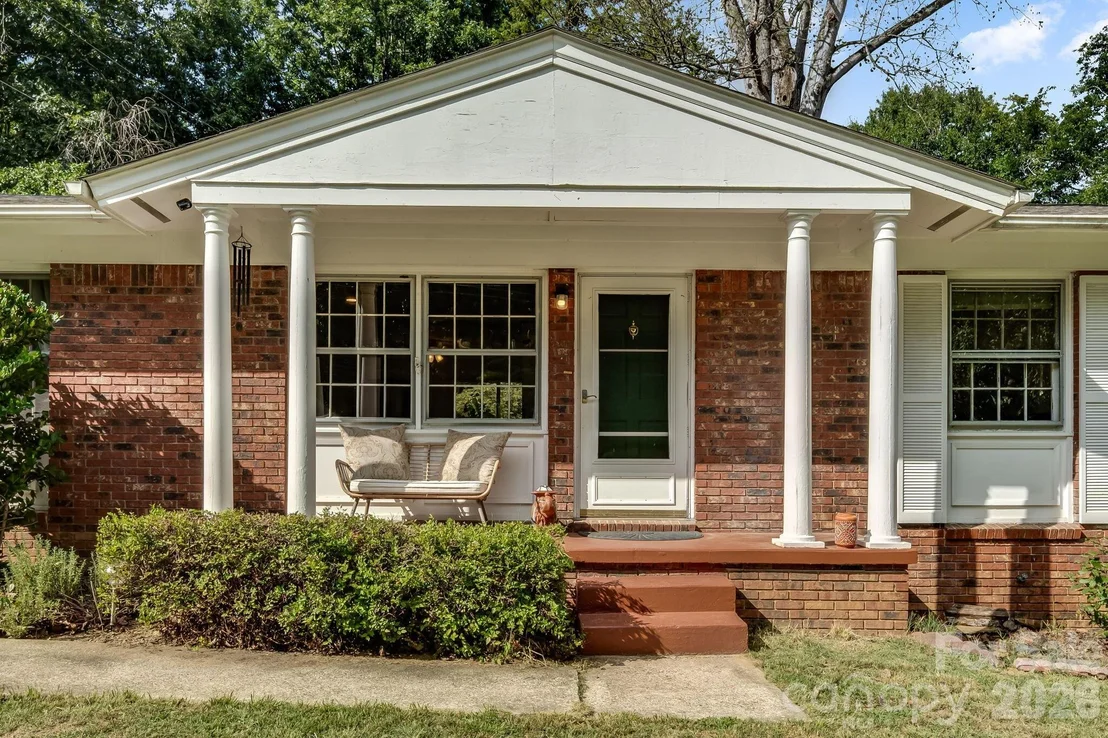 Photo of 5 W Maple Drive