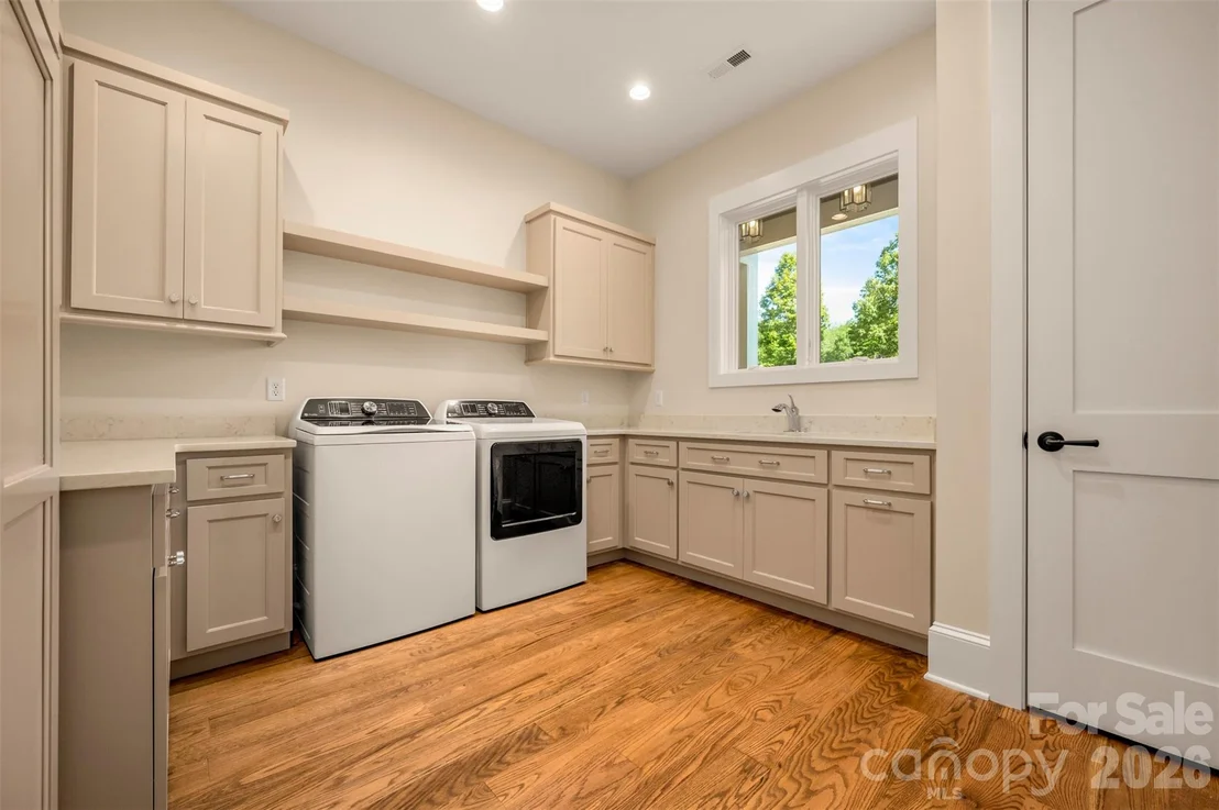 Photo of 978 Mapleton Lane