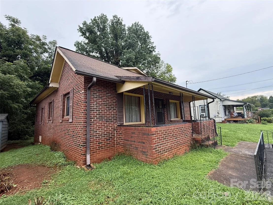 Photo of 426 Bouchelle Street