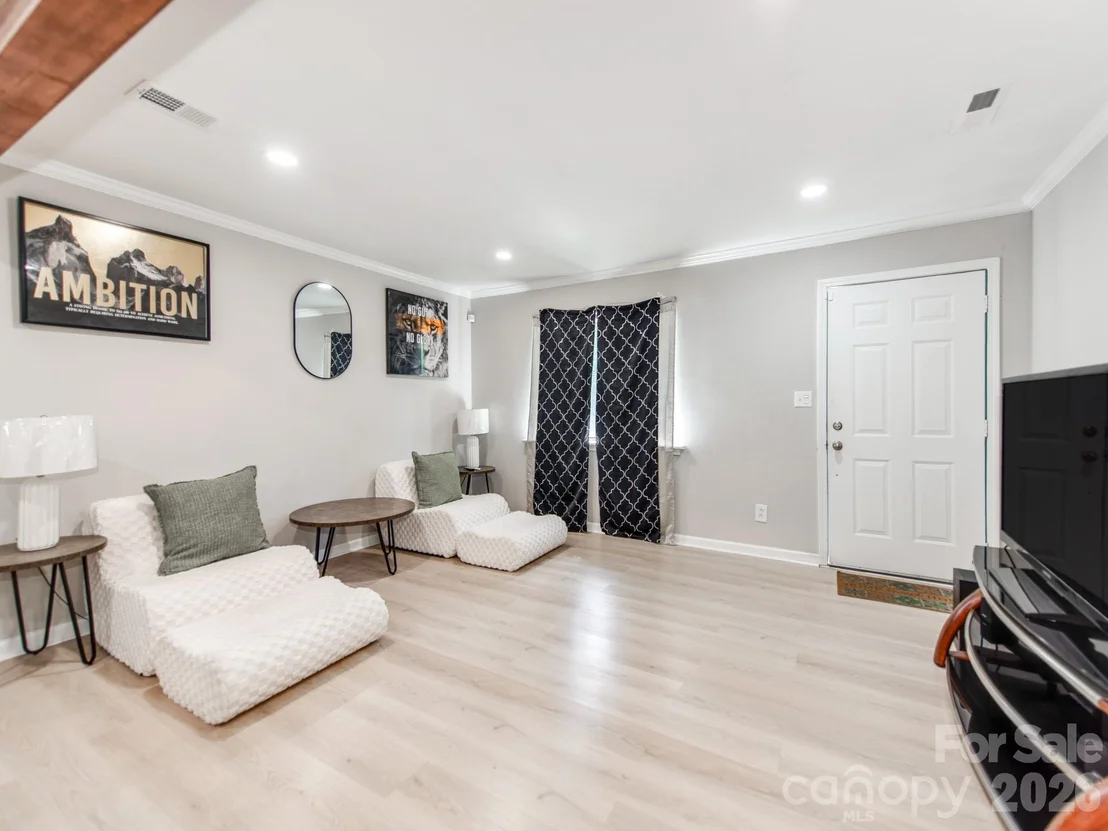 Photo of 4925 Springview Road