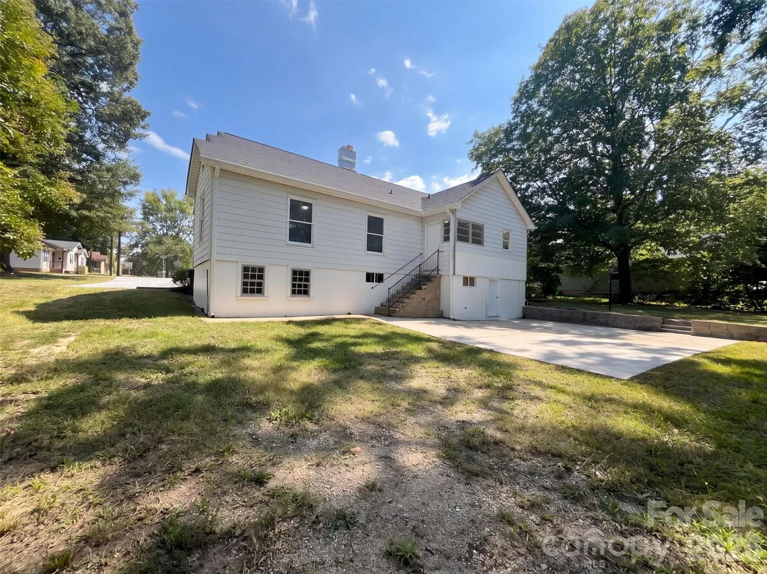 Photo of 905 3rd Street