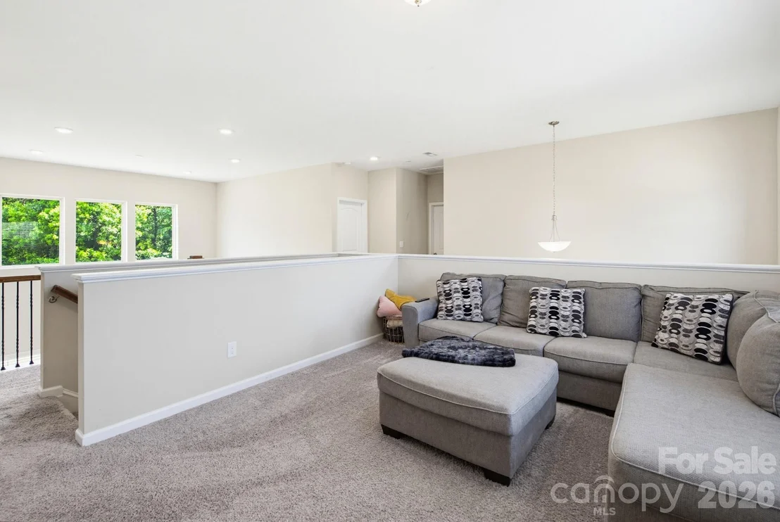 Photo of 840 Oak Manor Drive SE