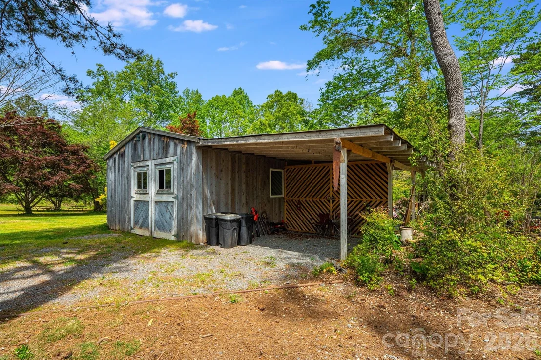 Photo of 1737 Whitesides Road