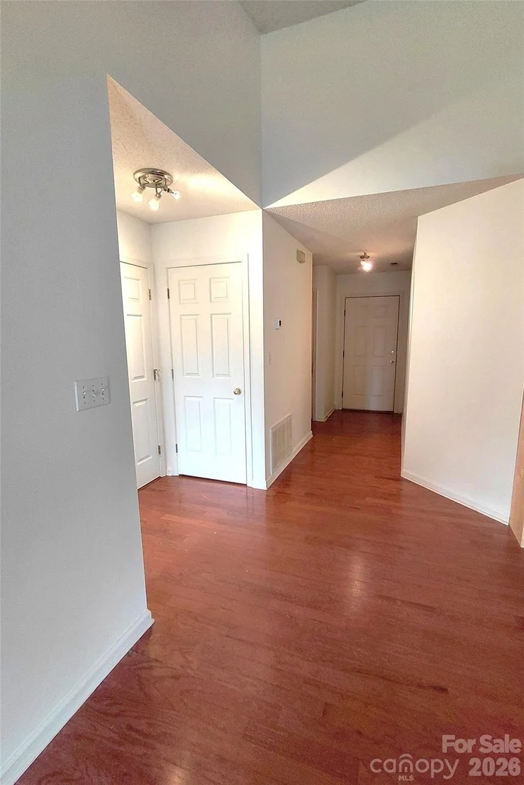 Photo of 1016 Thorncrest Drive