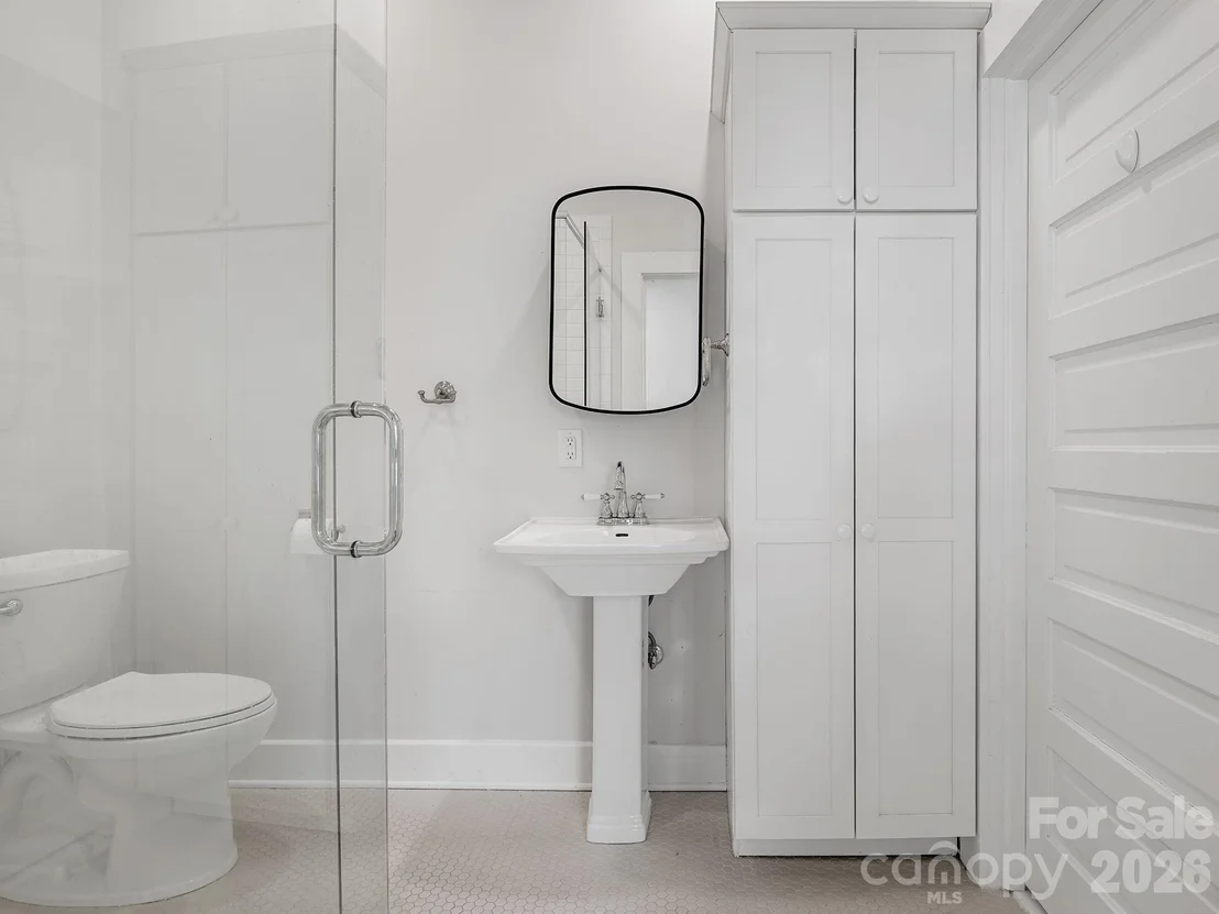 Photo of 143 Broadway Avenue