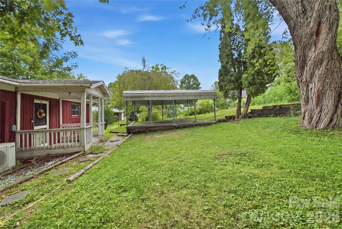 Photo of 307 Beverly Avenue