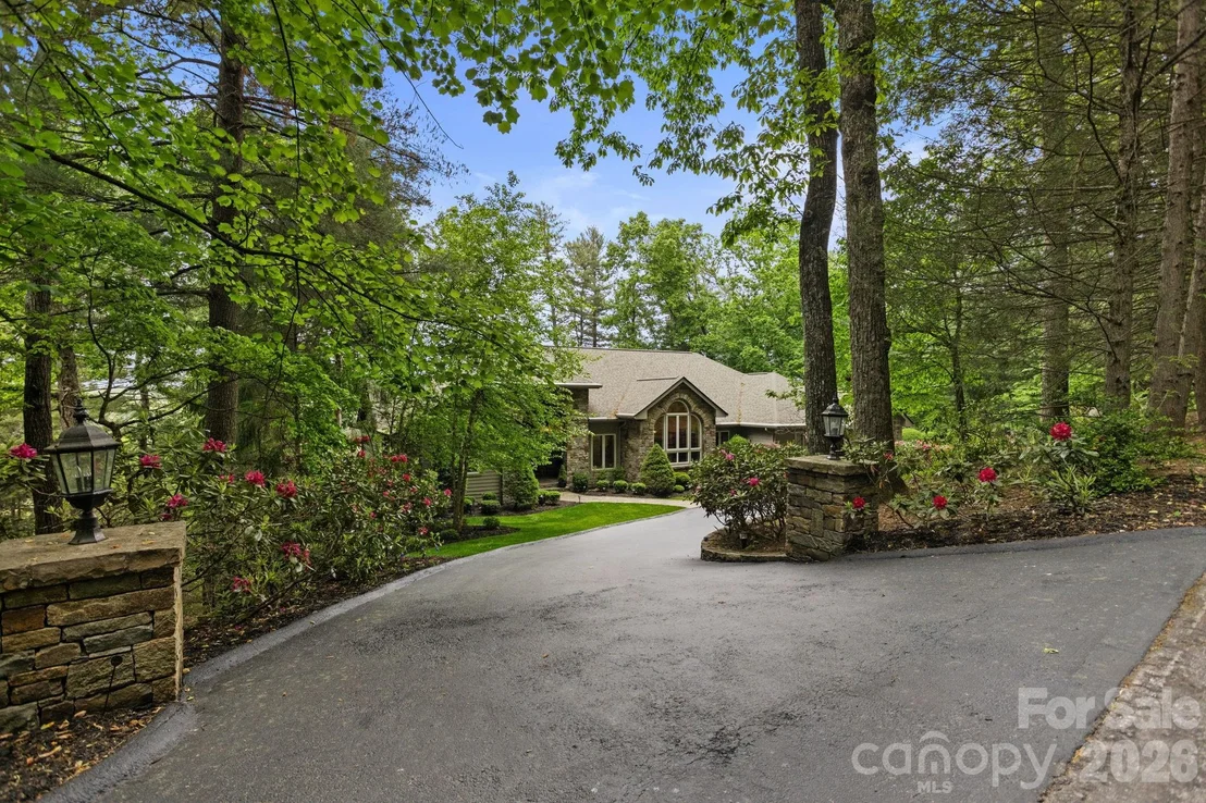 Photo of 209 Pineholt Lane