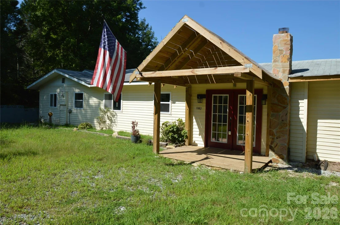 Photo of 1183 Sandy Plains Road