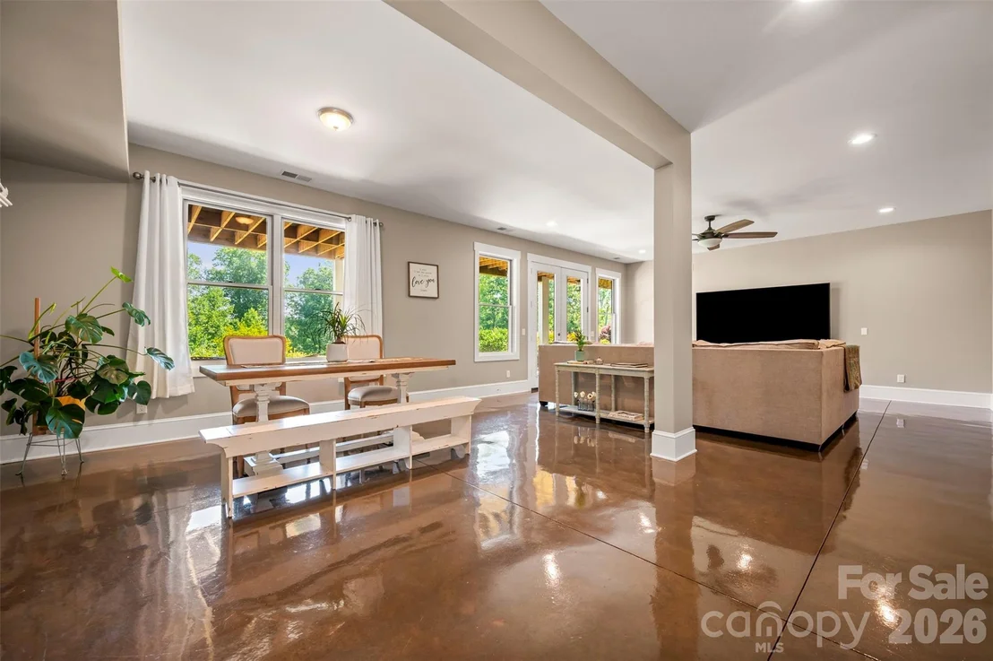 Photo of 398 Mapleton Lane